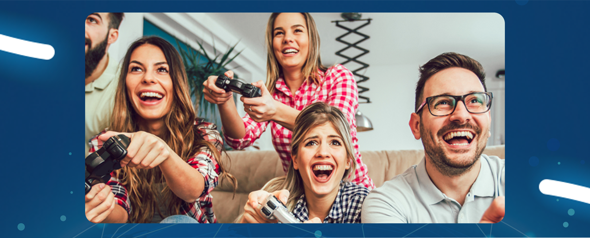 grupa znajomych gra na konsoli